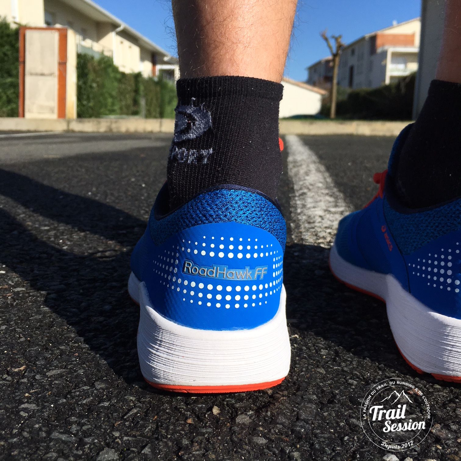 asics roadhawk flytefoam