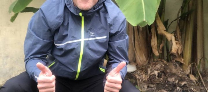 N’ayez plus peur de la pluie en vous équipant de la veste et du pantalon imperméables Trail Running by Kalenji !