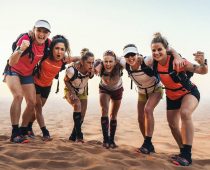 Coast to Coast :  7 Femmes traversent le Désert en courant de Dubaï à Oman