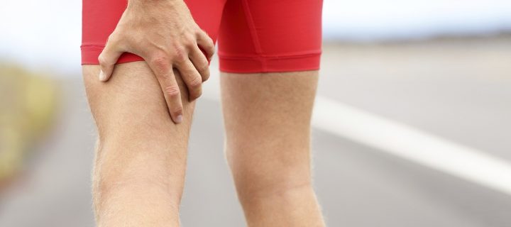 Douleur derrière la cuisse : symptômes de sciatique ou blessure des ischio-jambiers ?