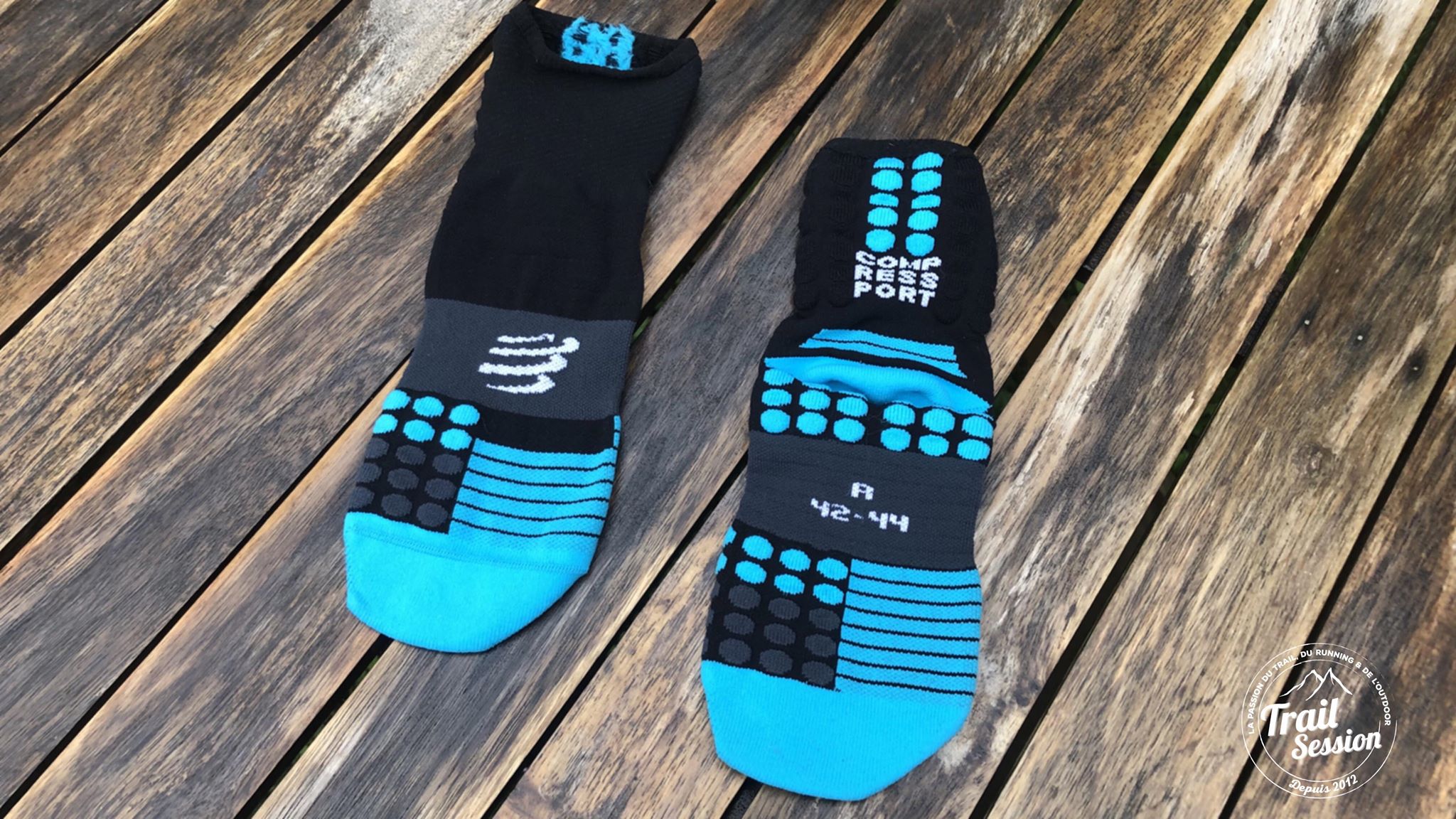 Chaussettes running Compressport Mixtes, Chaussettes de course  ultra-légères pour courir par temps chaud Compressport Pro Marathon Socks  V3.0 Ultralight Run Low White unisexe