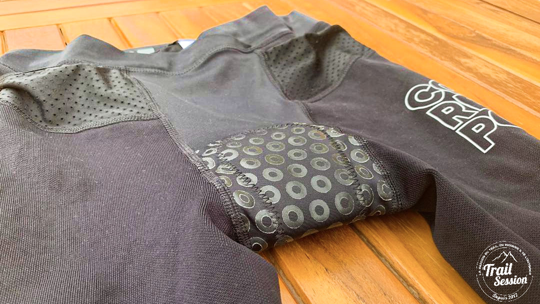 Ensemble triathlon de chez Compressport : peau de chamois