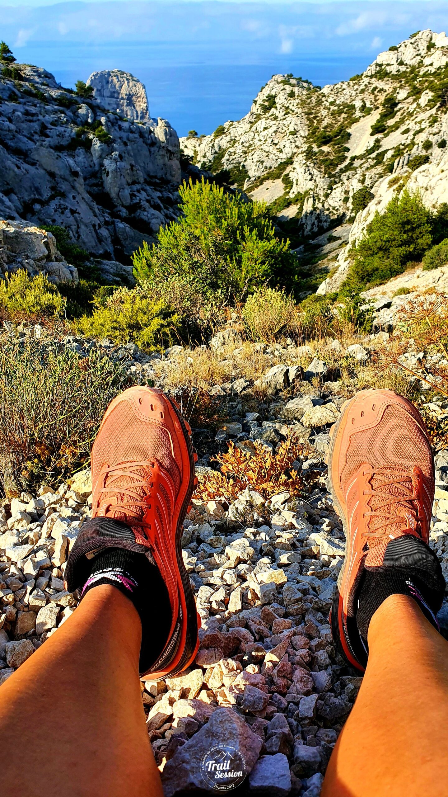 CHAUSSURE DE TRAIL RUNNING POUR FEMME MT CUSHION - CORAIL NOIR