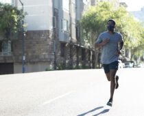 Asics Runners Face Cover : présentation d’un masque de protection pensé pour le running