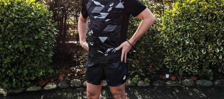 Asics Roadblast et ensemble tee-shirt/short Future Camo : le combiné ultra light