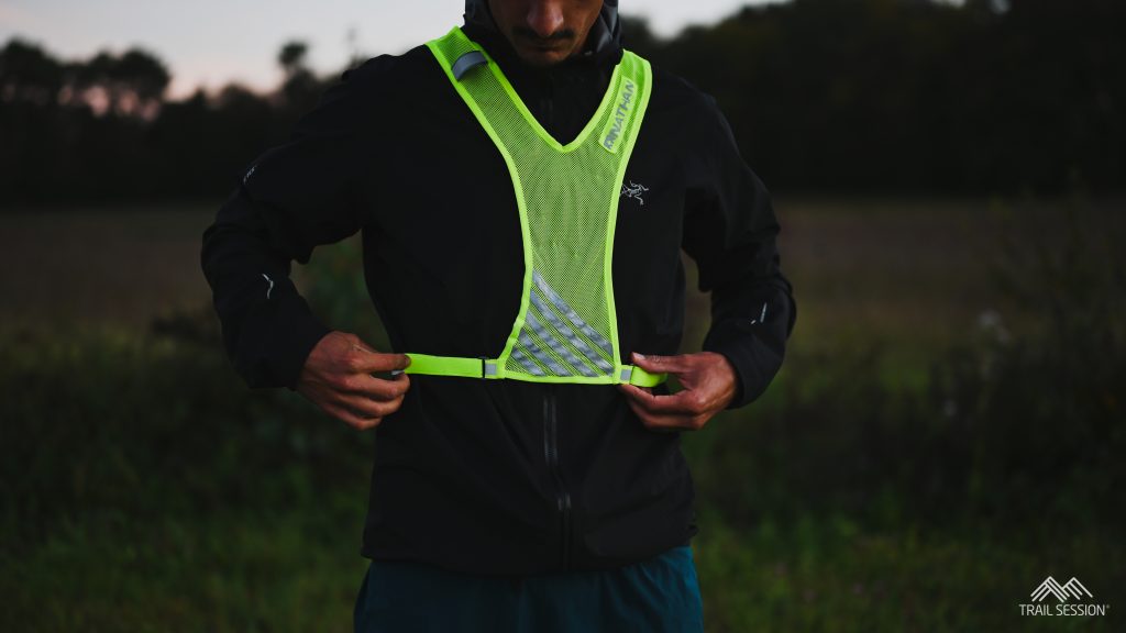 Ruban LED 6 Gilet Réfléchissant Gilet de Sécurité, Réglables et Elastiques  Dispositifs réfléchissants Running Sécurité pour Le vélo, la Marche, la  Course