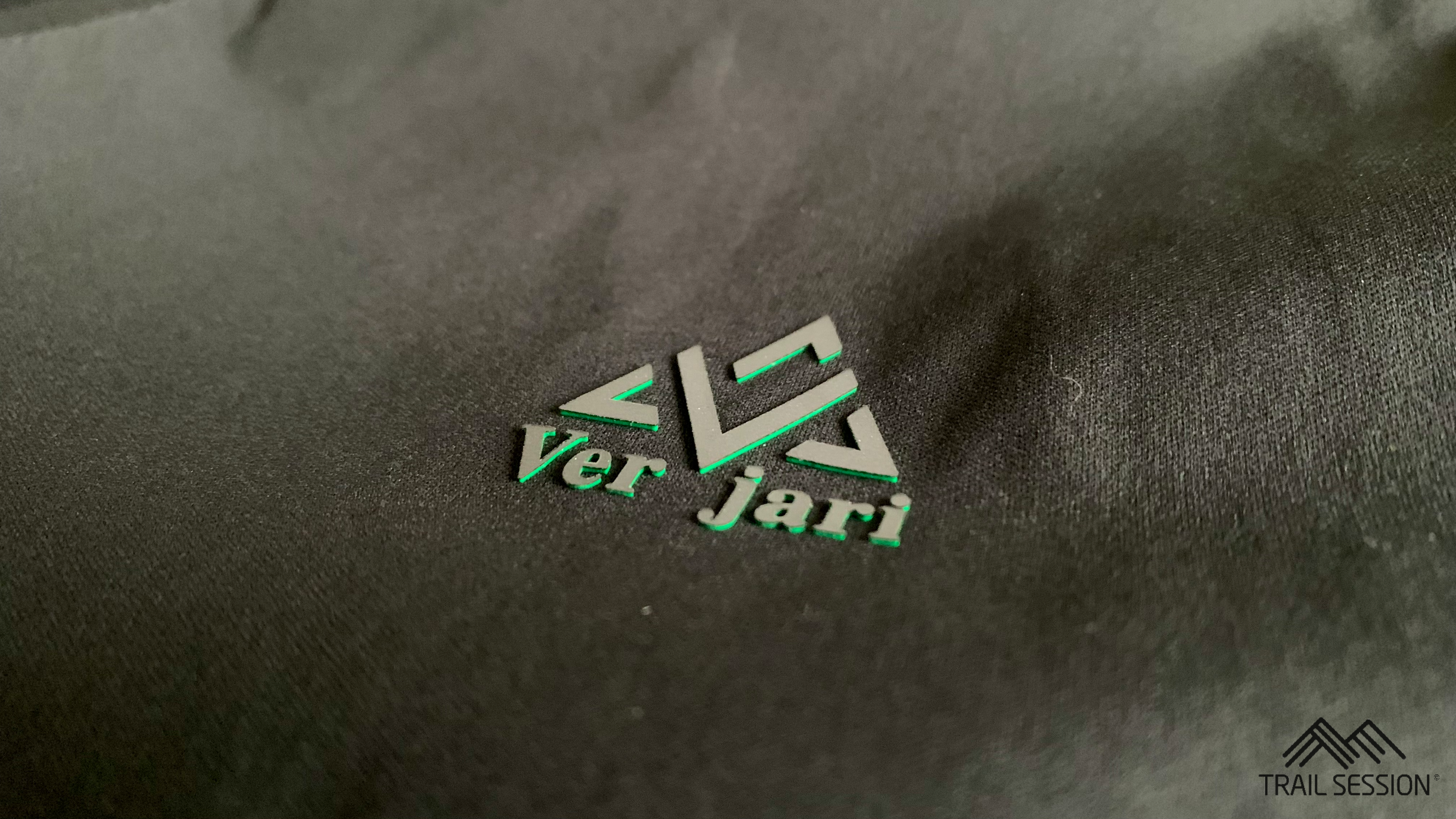 Veste imperméable Verjari - logo de la veste