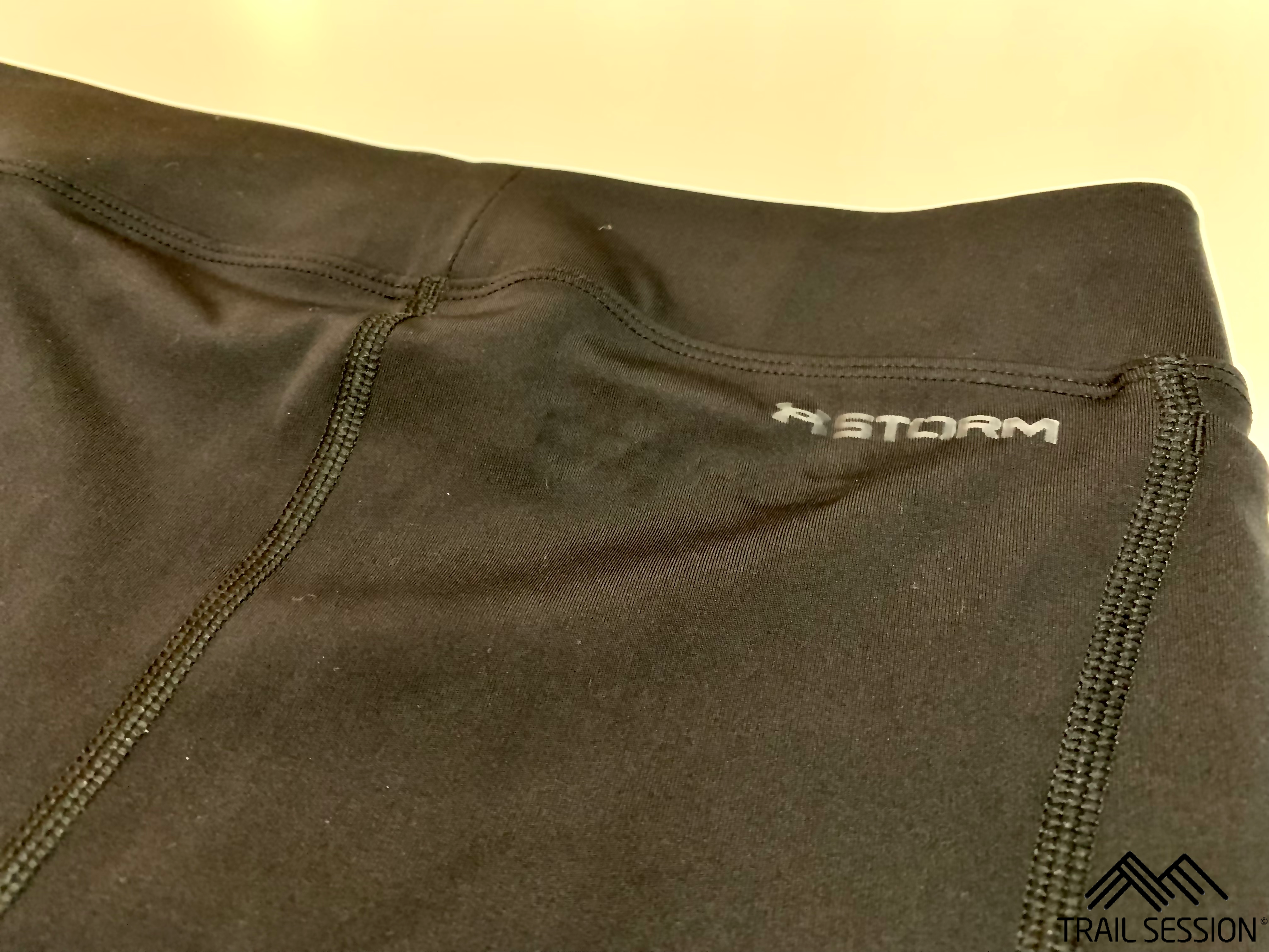 Test Panoplie Under Armour - Legging avec la technologie STORM