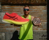 Metaspeed Sky et débardeur ASICS [ Test & Avis ] portés sur Marathon