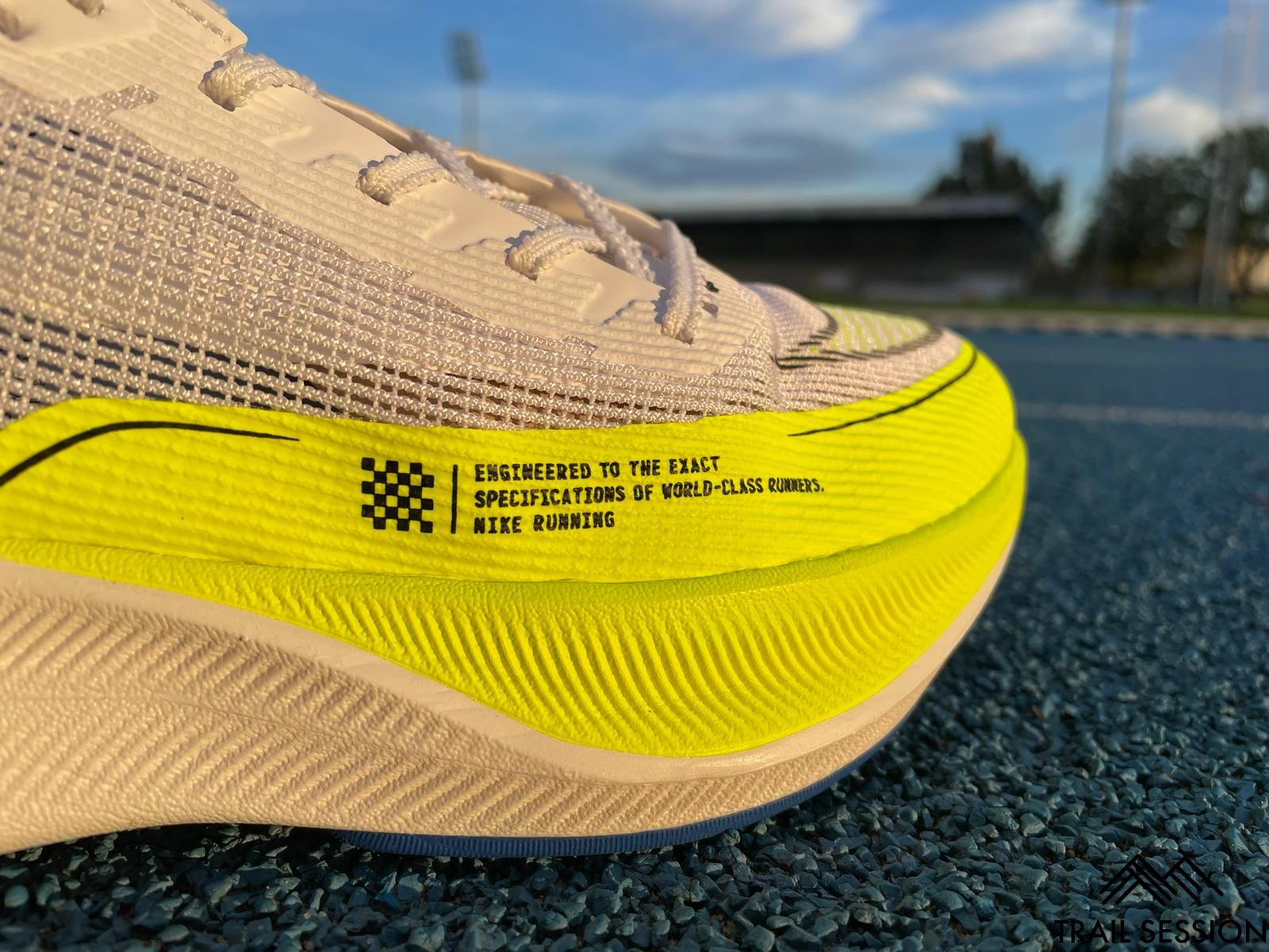 NIKE ZoomX Vaporfly Next% 2