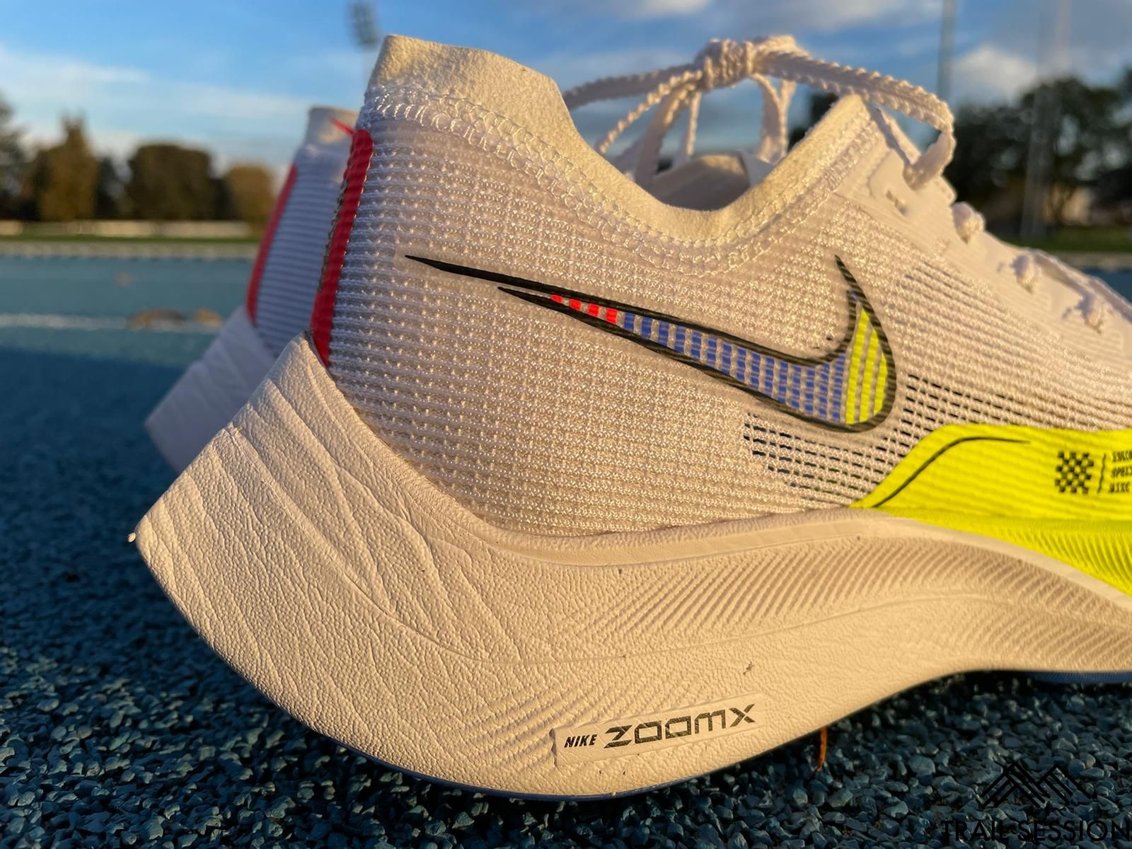 NIKE ZoomX Vaporfly Next% 2