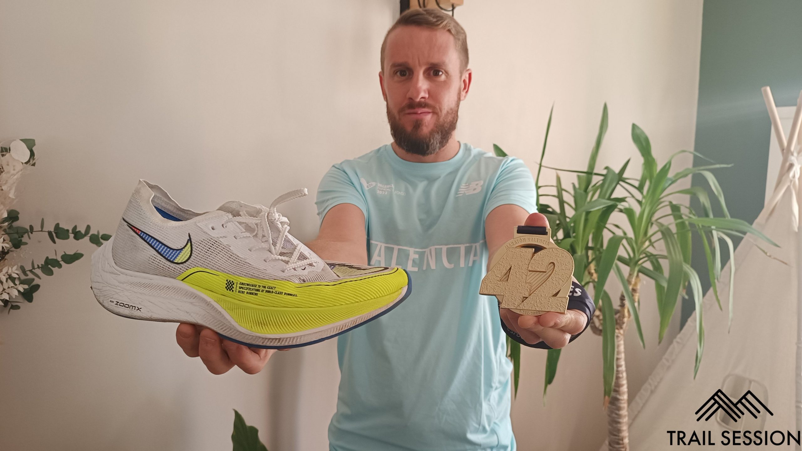 NIKE ZoomX Vaporfly Next% 2