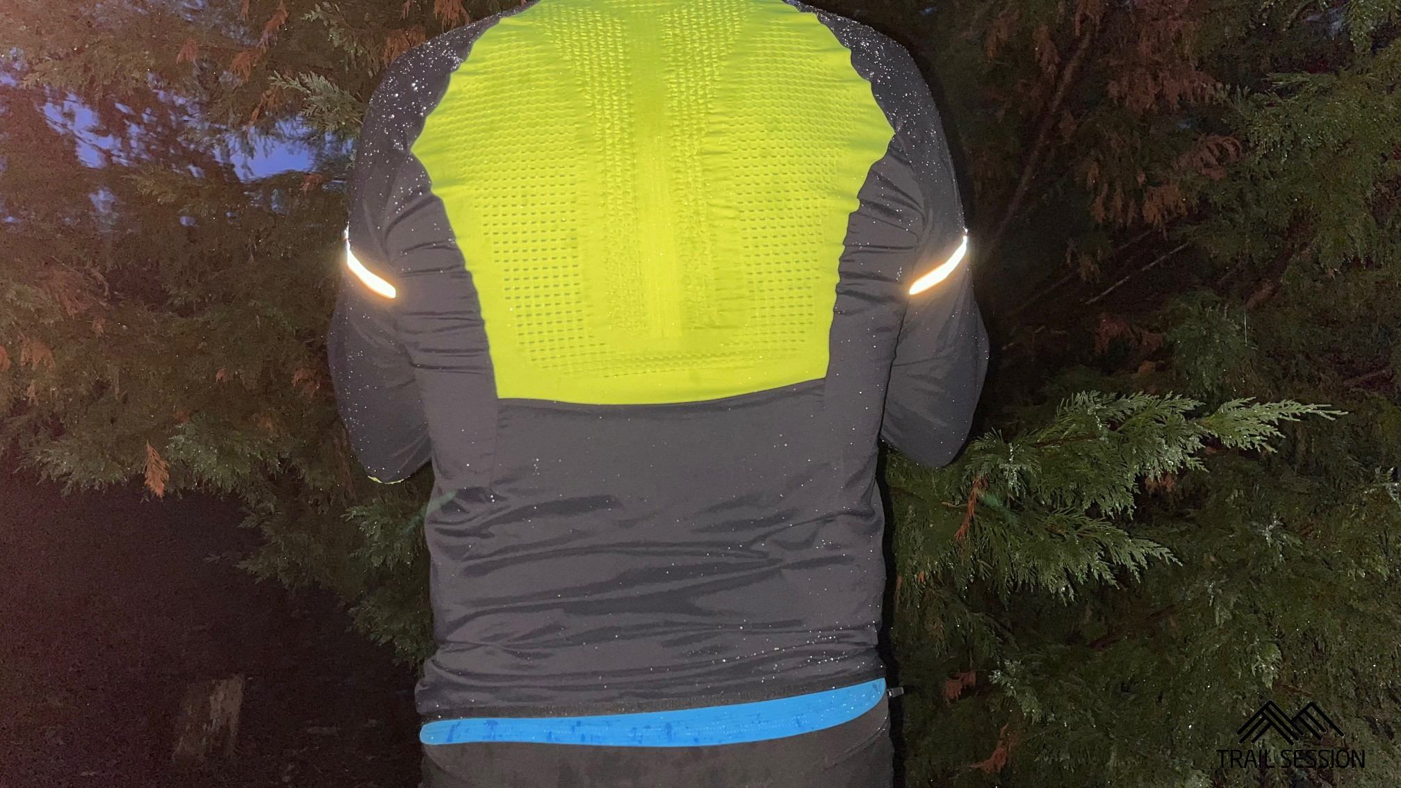 Compressport Hurricane Windproof Jacket Flash